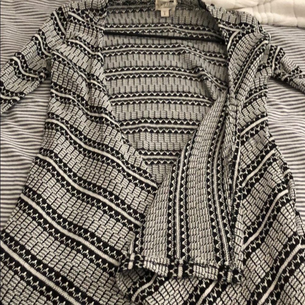 Cute cardigan with frilly bottom